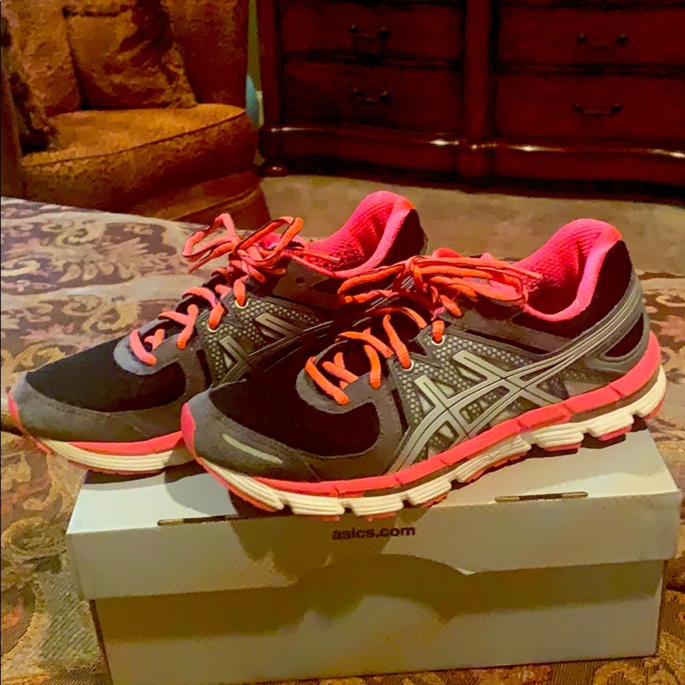 Women’s Asics Athletic shoes size 6.5